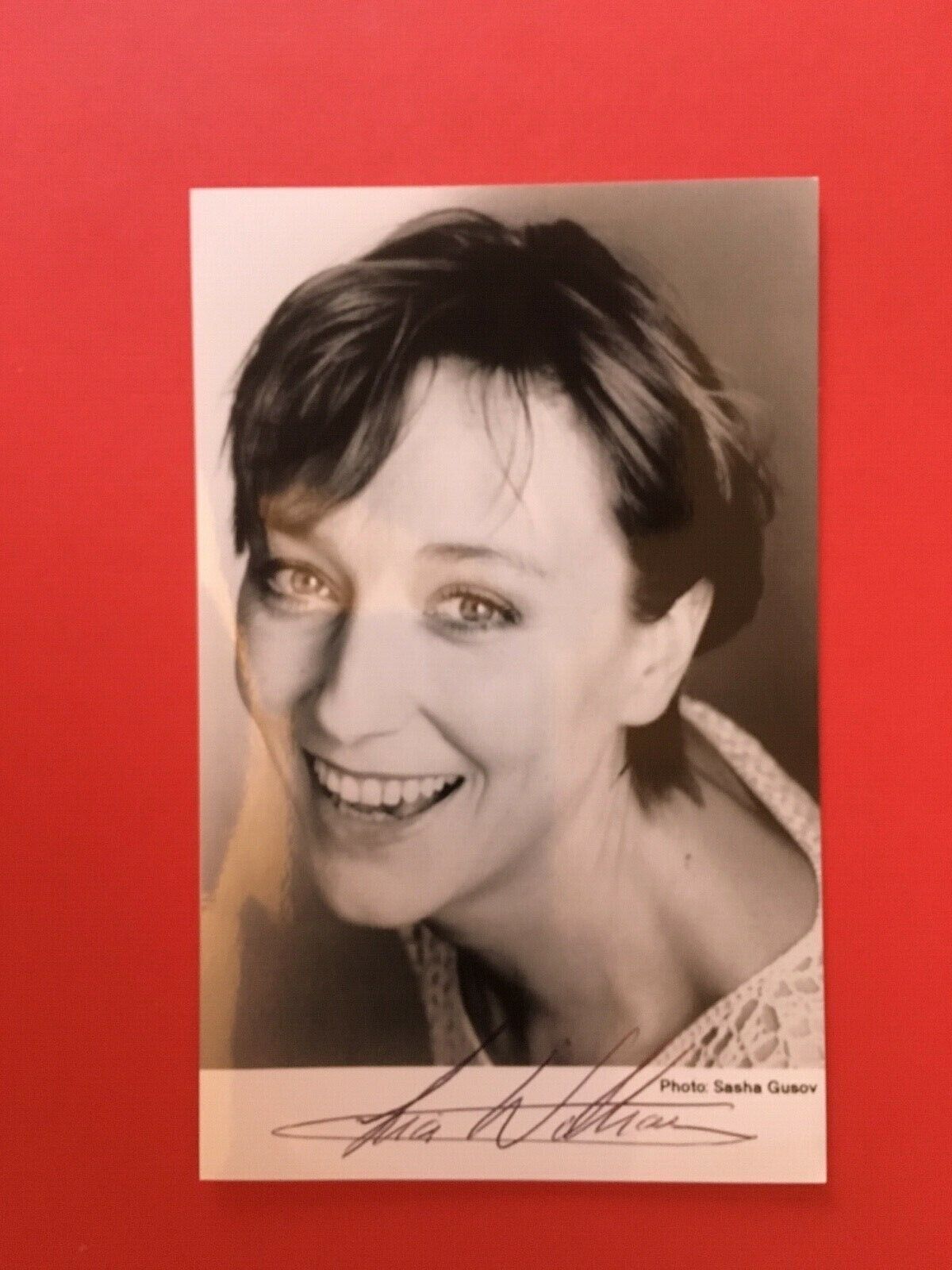 LIA WILLIAMS - POPULAR ACTRESS - THE CROWN - SUPERB SIGNED Photo Poster paintingGRAPH