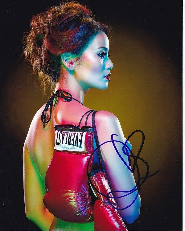 JAMIE CHUNG signed autographed SEXY EVERLAST BOXING GLOVES Photo Poster painting