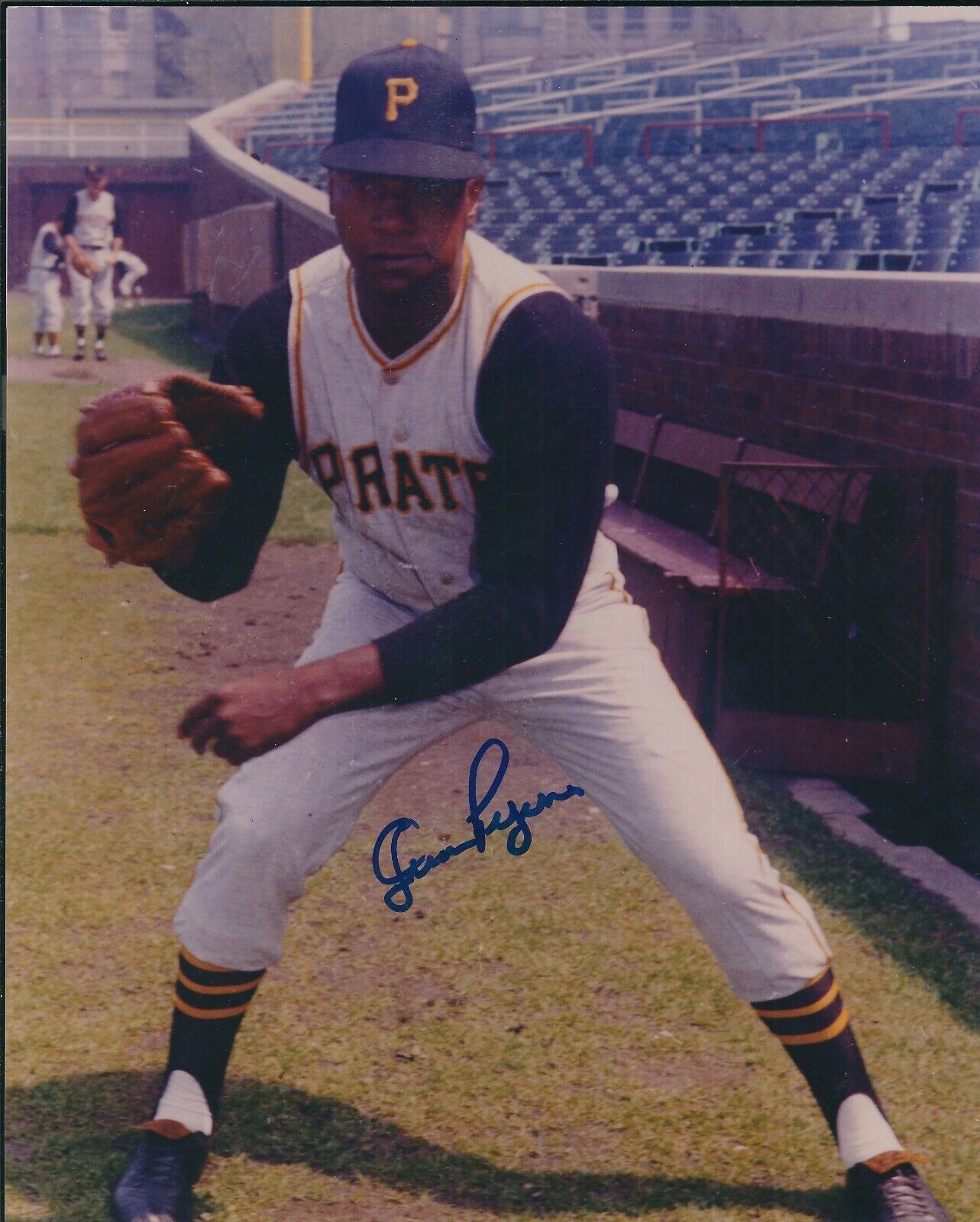 Signed 8x10 JUAN PIZARRO Pittsburgh Pirates Autographed Photo Poster painting- COA