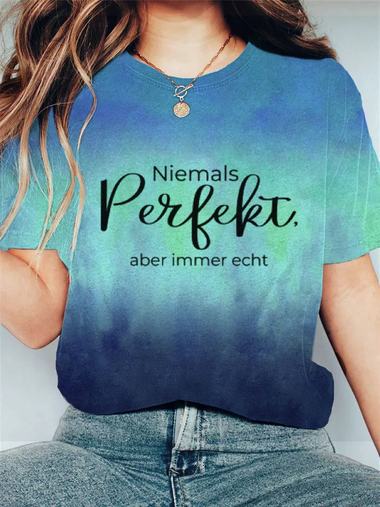 Lässiges Niemals Perfekt Batik-T-Shirt mit Aufdruck für Damen