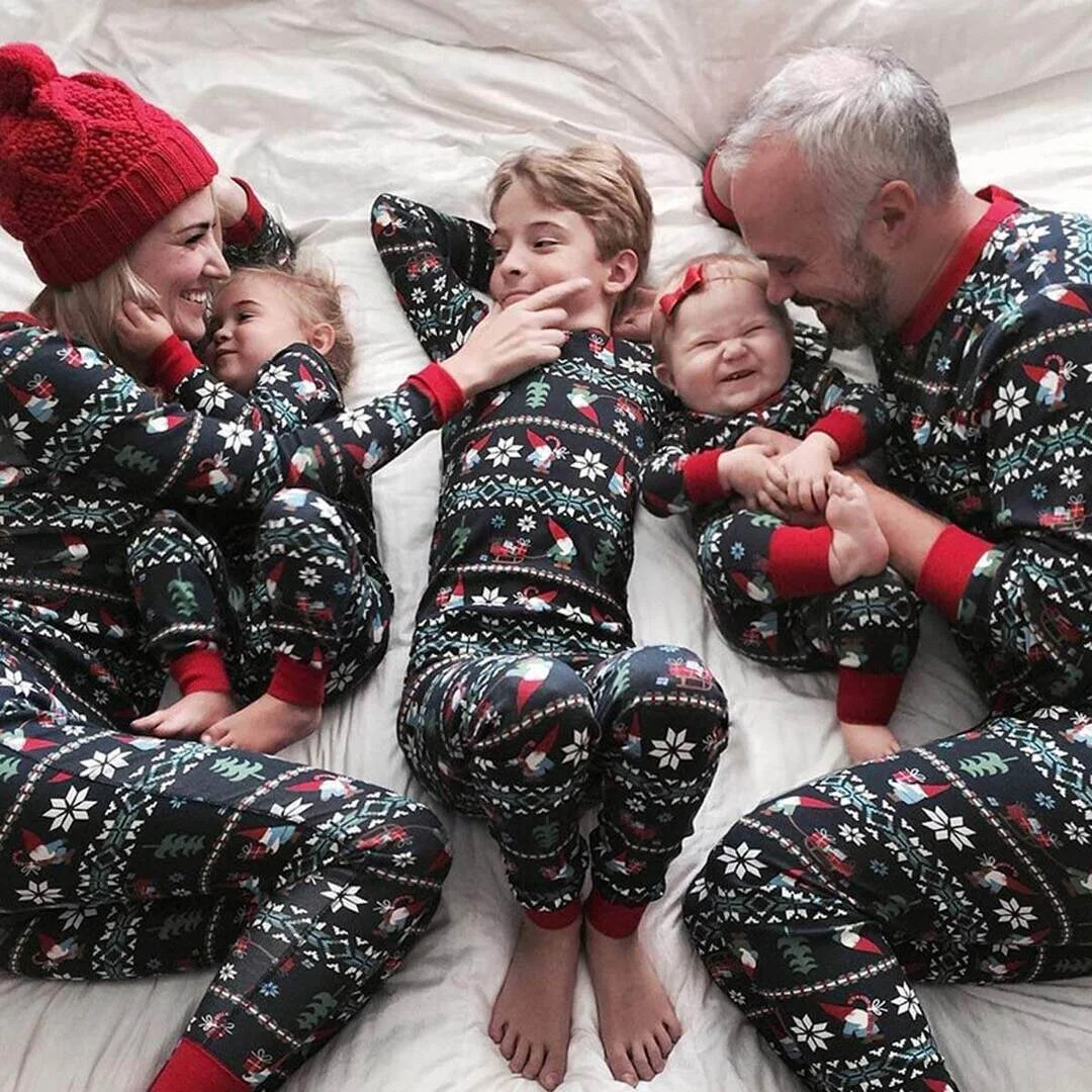 Christmas Santa and Snowflake Patterned Family Matching Pajamas Sets、、sdecorshop