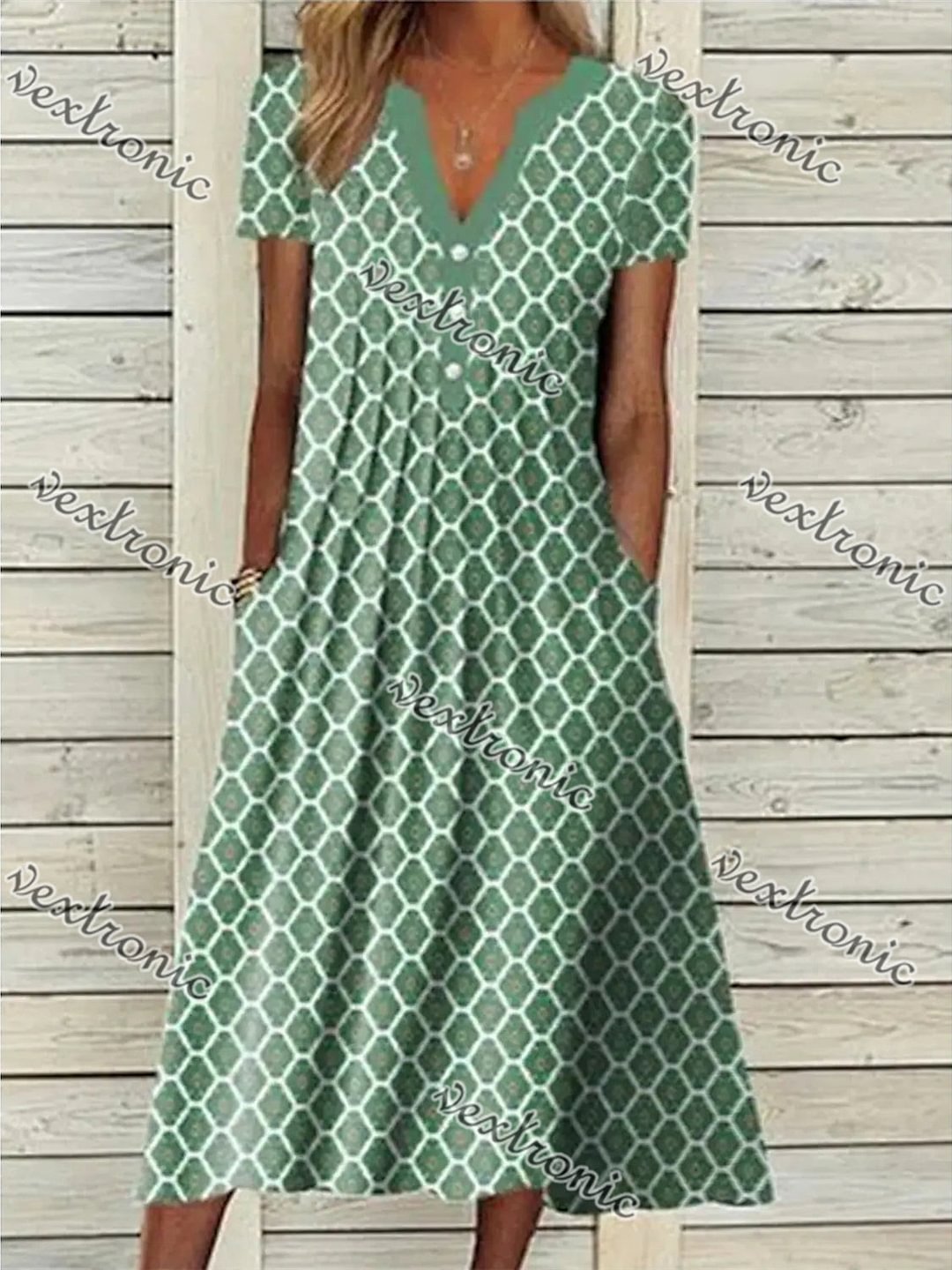 Women's Green V-Neck Short Sleeve Graphic Maxi Dress