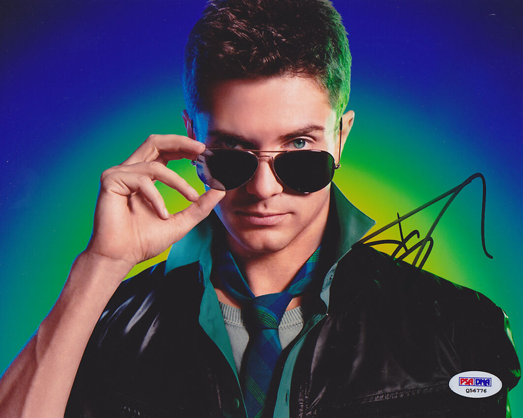 Topher Grace SIGNED 8x10 Photo Poster painting That 70's Show Spider-Man PSA/DNA AUTOGRAPHED