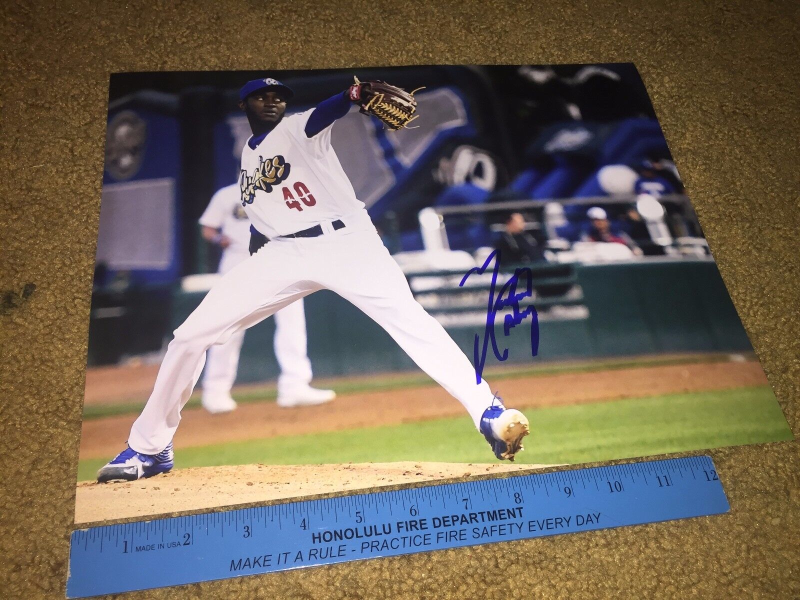 YADIER ALVAREZ LOS ANGELES DODGERS SIGNED AUTOGRAPHED 11X14 BASEBALL Photo Poster paintingGRAPH