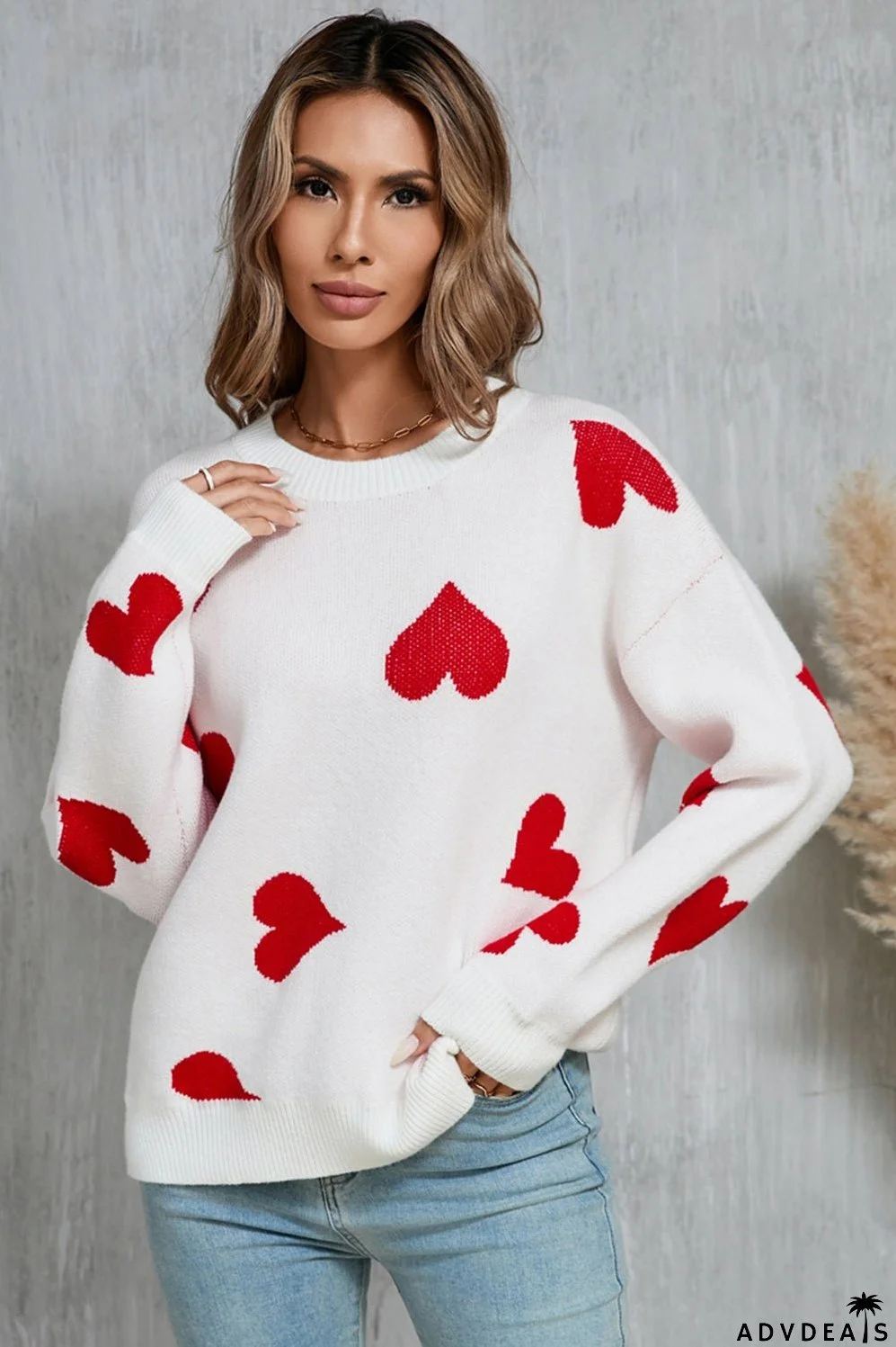 Heart-shaped crew neck sweater with dropped shoulders