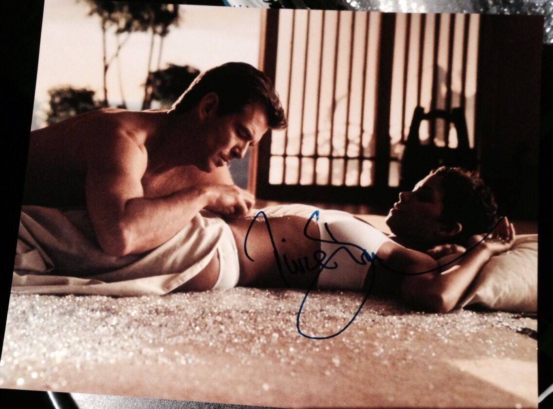 PIERCE BROSNAN SIGNED AUTOGRAPH JAMES BOND 007