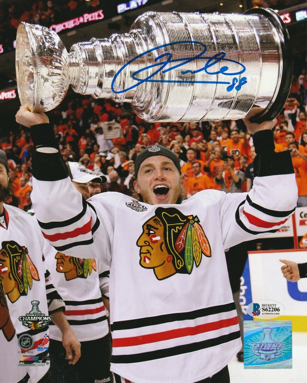 PATRICK KANE Signed BLACKHAWKS 2010 STANLEY CUP 8x10 Photo Poster painting w/ Beckett COA