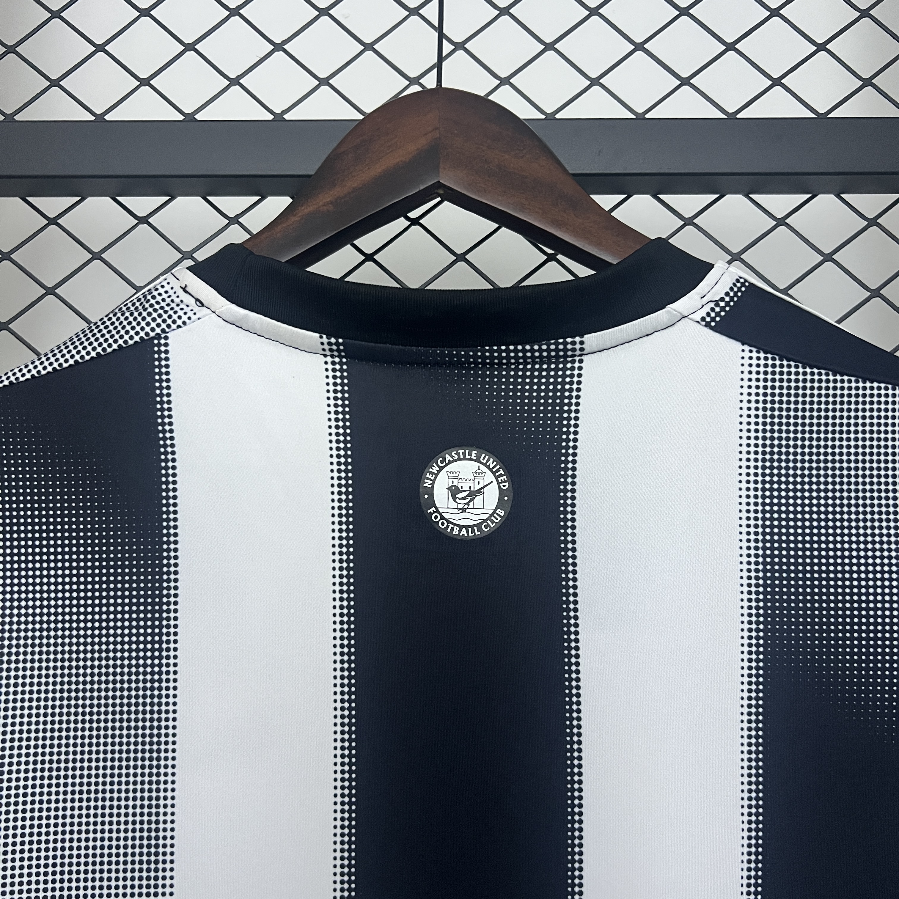 25/26 Newcastle United Home Football Shirt 1:1 Thai Quality