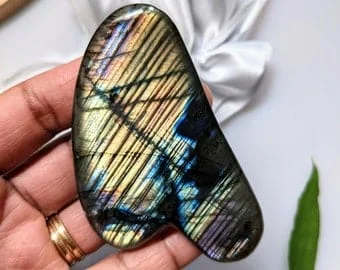 Pornhint Labradorite Streaks Blue-multicolored 100% natural Beautiful rare and unique Massage Stone Healing Stone Protection Stone