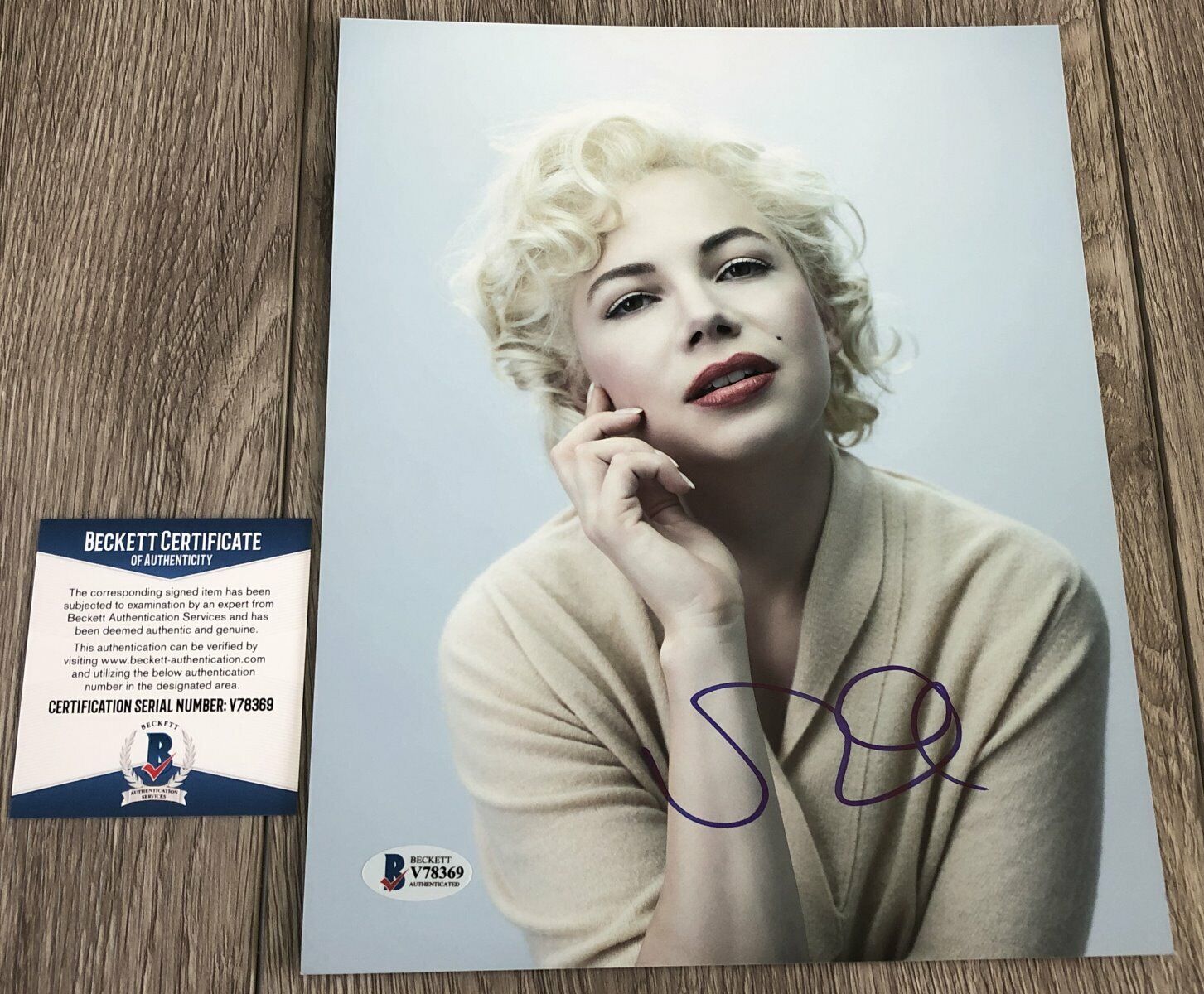 MICHELLE WILLIAMS SIGNED MY WEEK WITH MARILYN 8x10 Photo Poster painting w/PROOF BECKETT BAS COA