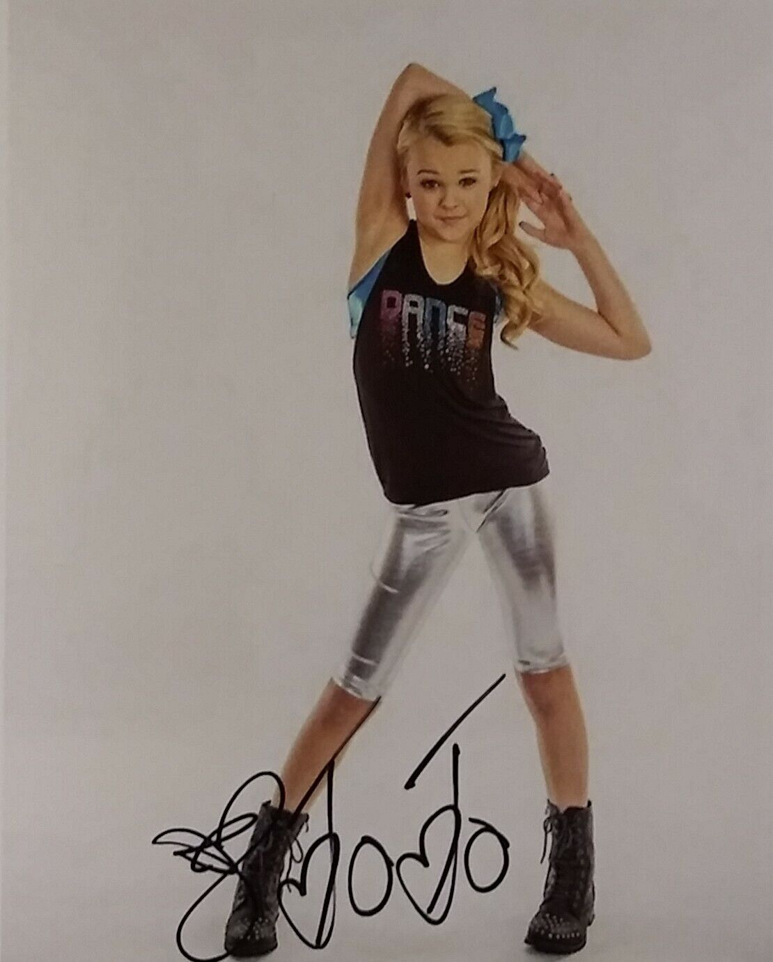 Jojo siwa signed 8 x 10