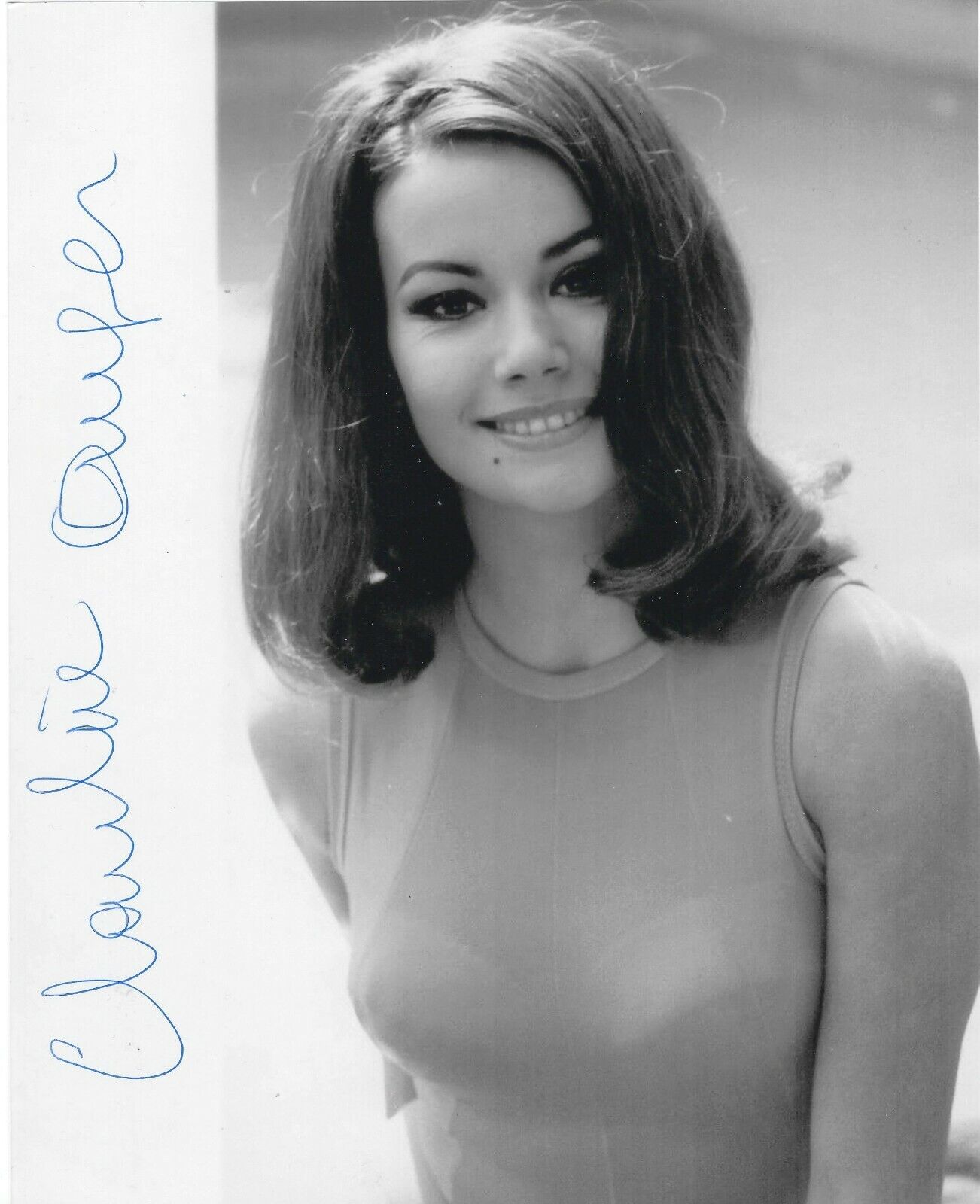 CLAUDINE AUGER SIGNED JAMES BOND 8x10 Photo Poster painting 6 UACC & AFTAL RD 007 AUTOGRAPH