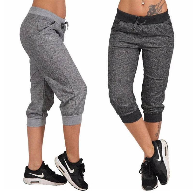 Women Pants 3/4 Joggers  Soft Sweatshirt Fabric, Elasticated Waist, Side pockets, Legs with Ribbed Hems, Sports Trousers