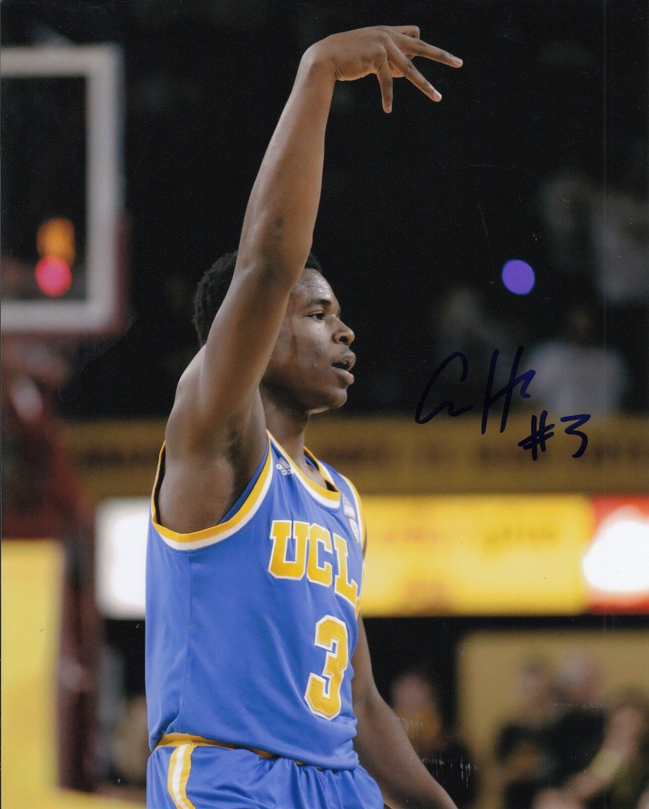 AARON HOLIDAY signed (UCLA BRUINS) basketball 8X10 Photo Poster painting *NBA DRAFT* W/COA #4