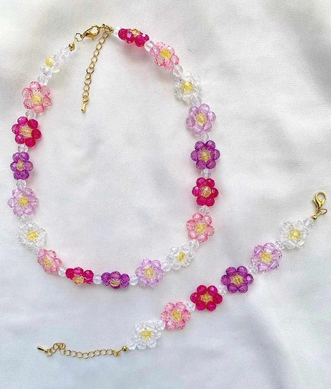 Dvacaman Korean Trendy Colorful Little Daisy Flower Beaded Necklace for Women Boho Acrylic Bead Clavicle Necklace Choker Jewelry