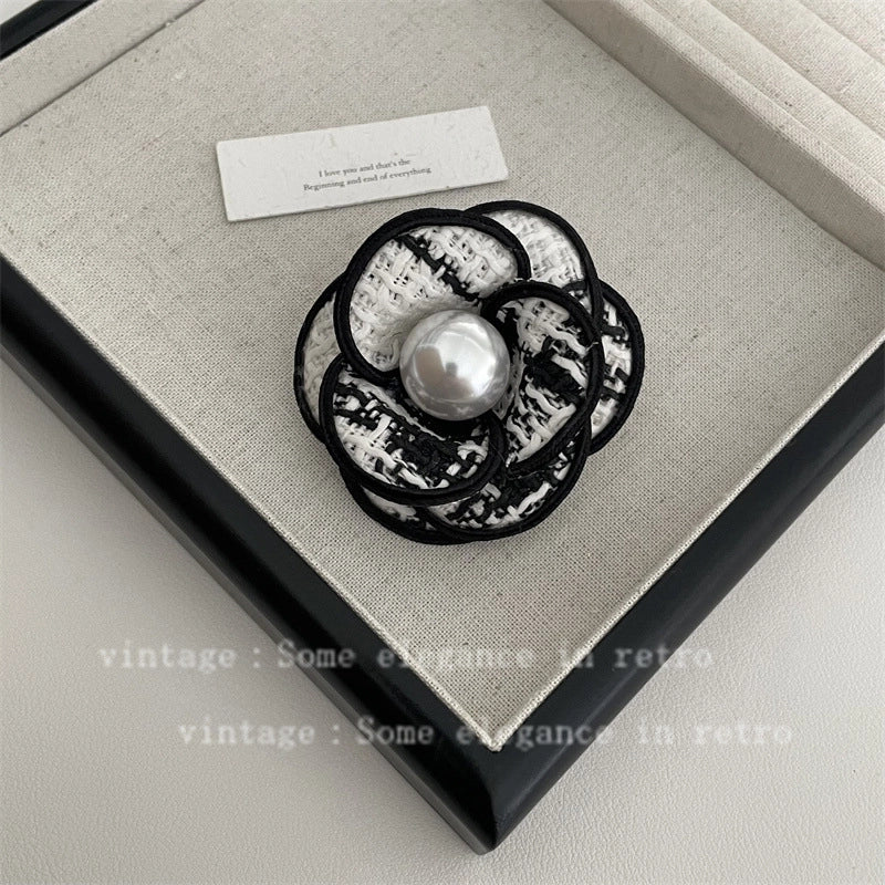 Elegant Pin Flower Imitation Pearl Plating Women’s Brooches