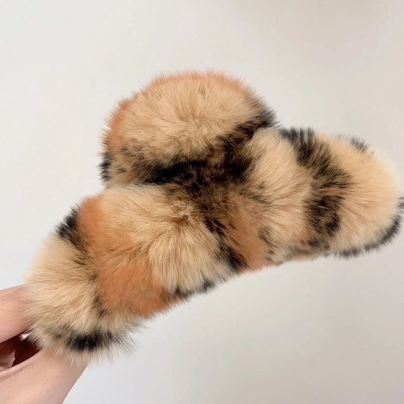 Women’s Minimalist Solid Color Plush Hair Claws