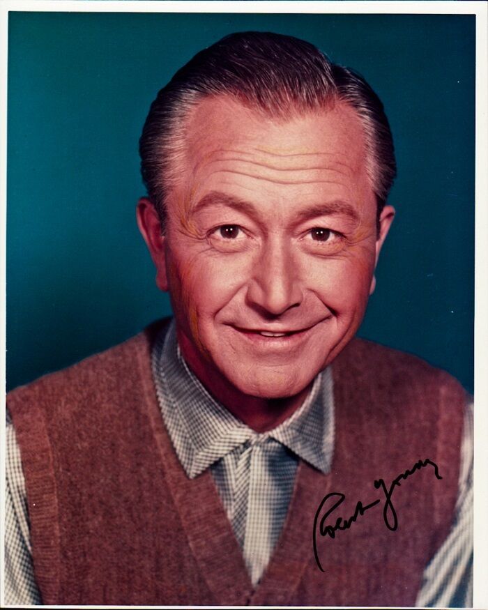ROBERT YOUNG Signed Photo Poster painting - Father Knows Best
