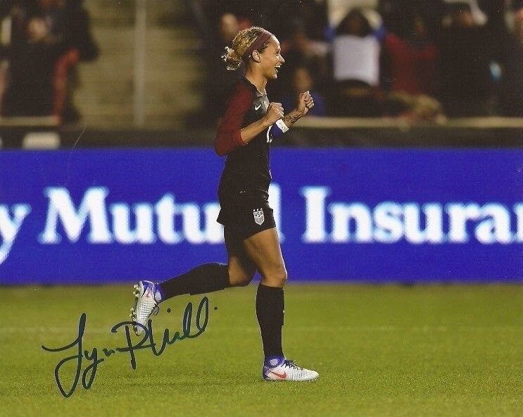 Lynn Williams NC Courage signed Team USA Womens Soccer 8x10 Photo Poster painting Proof 2