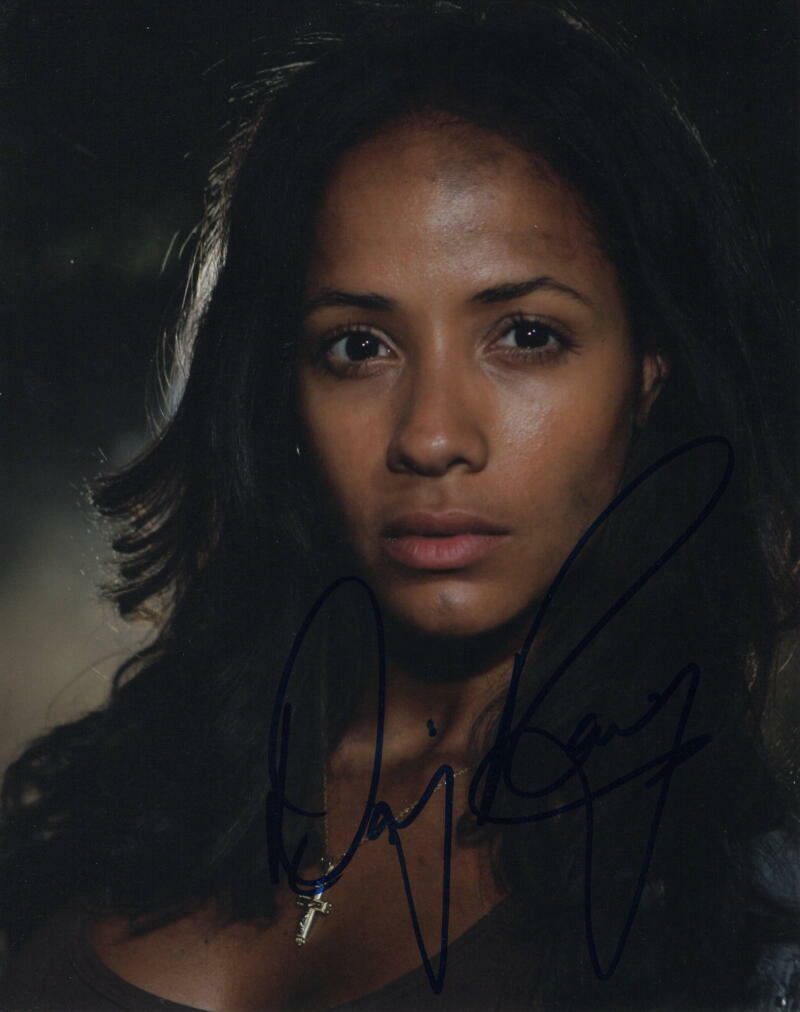 DANIA RAMIREZ SIGNED AUTOGRAPH 8X10 Photo Poster painting - MAYA HEROES, ENTOURAGE, SOPRANOS