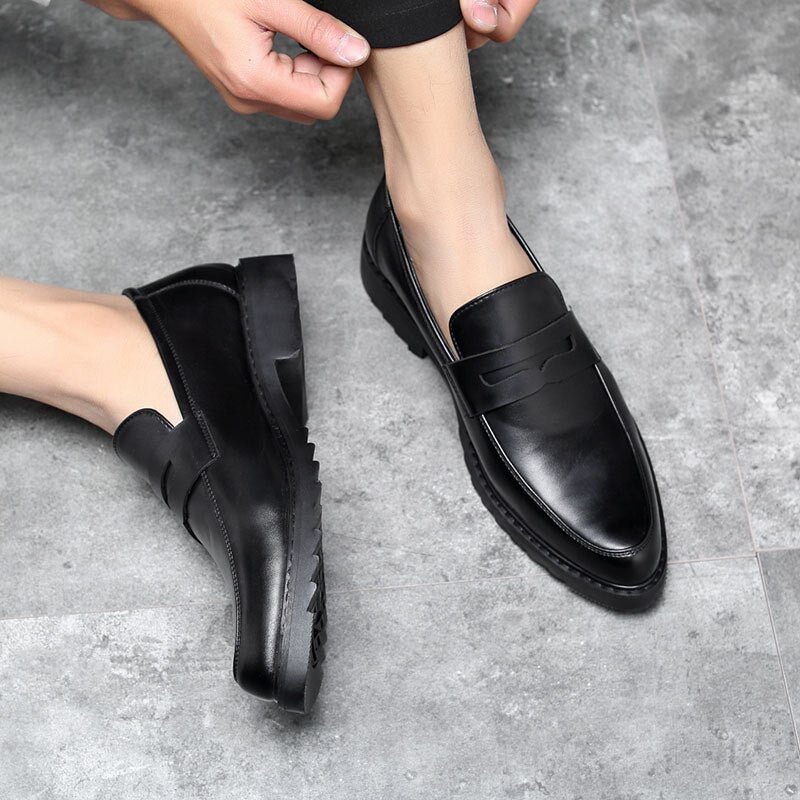 Mens Casual Shoes Fashion Solid Black Shoes Men Outdoor Slip On Penny Loafers Male Brogue Shoes Casual British Style Shoes