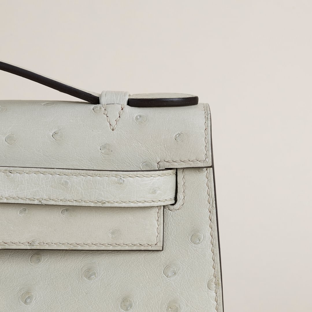 Kelly pochette Ostrich 3C Parchemin GHW