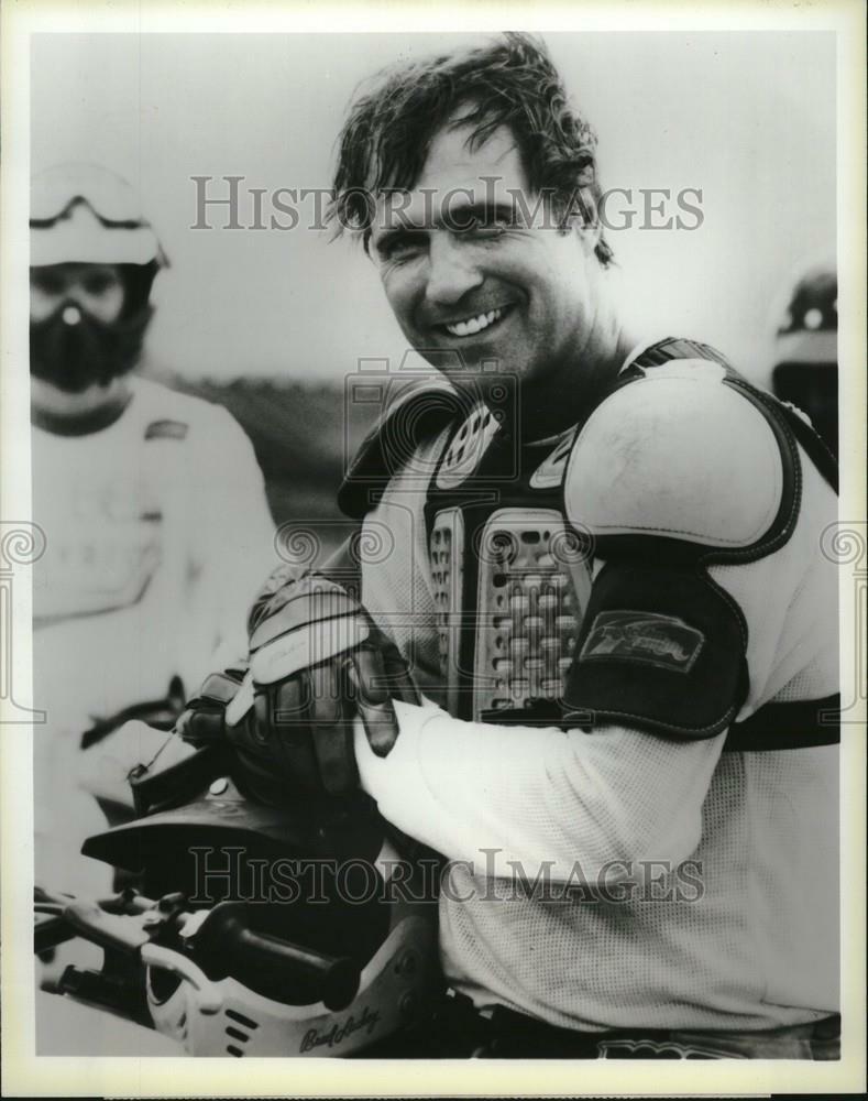 Press Photo Poster painting Gil Gerard - DFPC10603