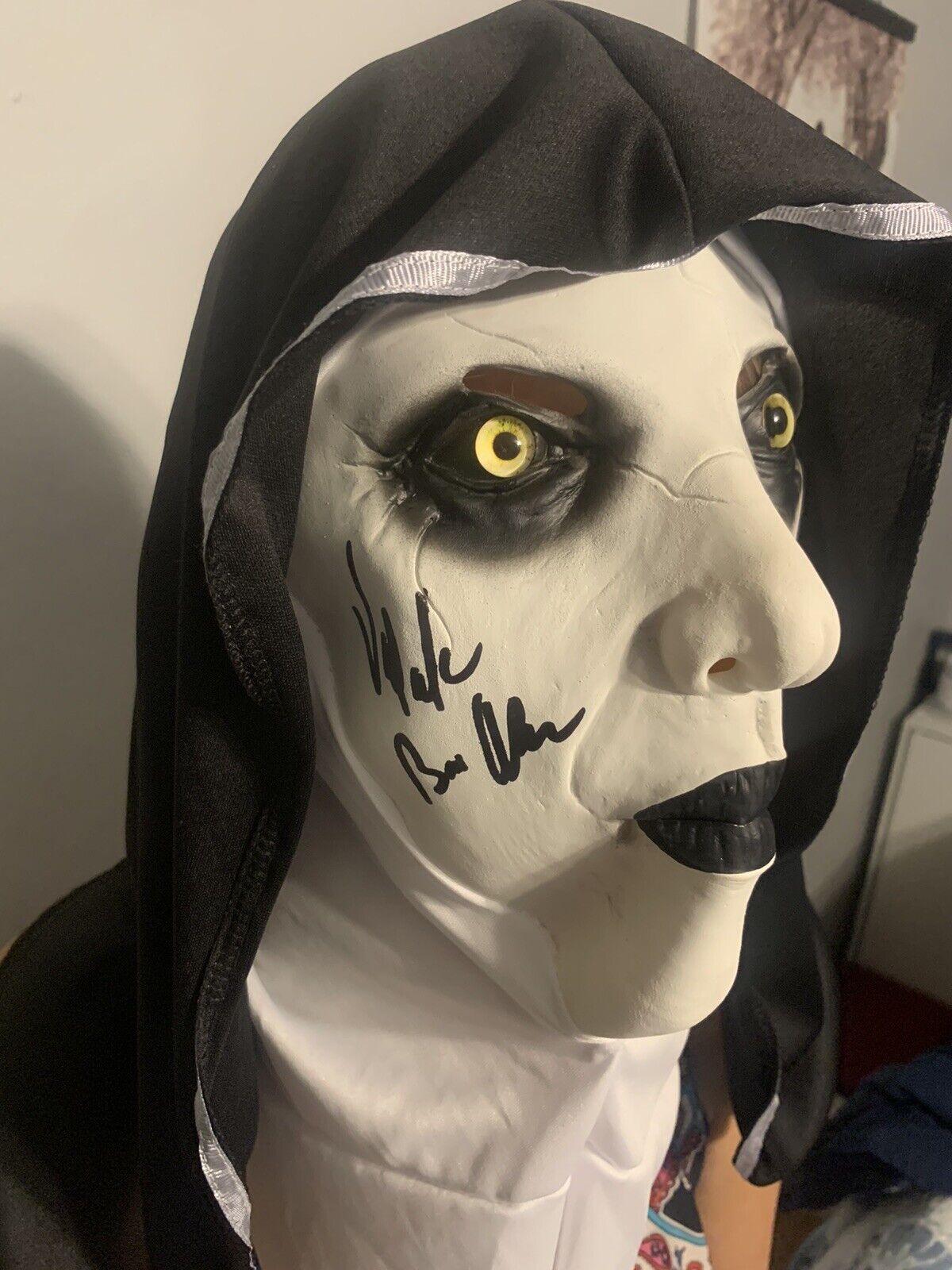 BONNIE AARONS THE NUN SIGNED RUBBER MASK BAS BECKETT VALAK D1