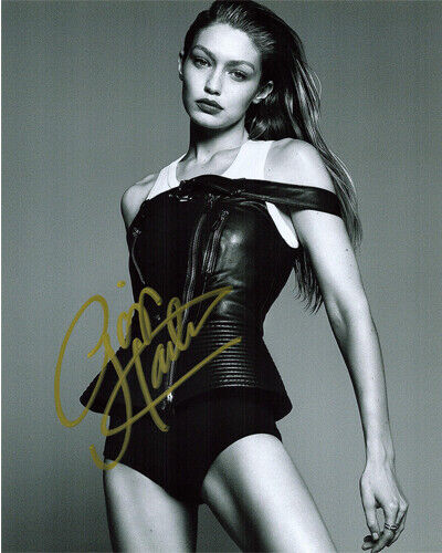 Autographed Photo Poster painting Gigi Hadid Signed 8 x 10