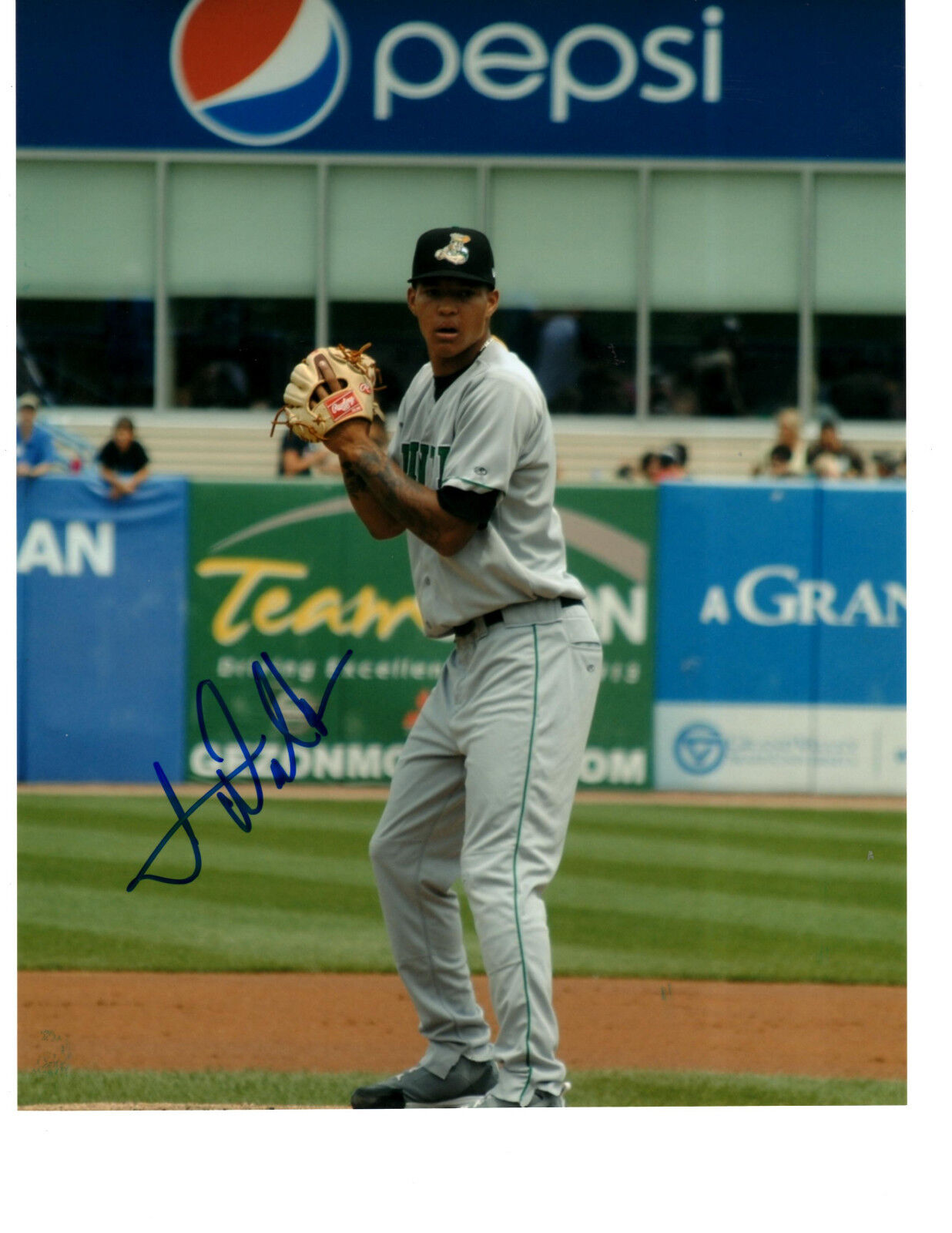 Taijuan Walker Seattle Mariners hand signed Photo Poster painting D