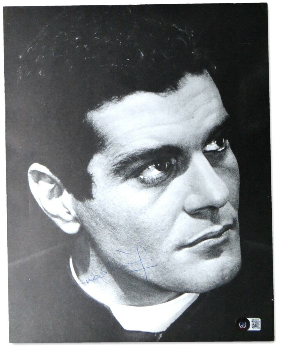 Omar Sharif Signed Autographed 8X10 Photo Poster painting Legendary Actor Close Up BAS BB38601