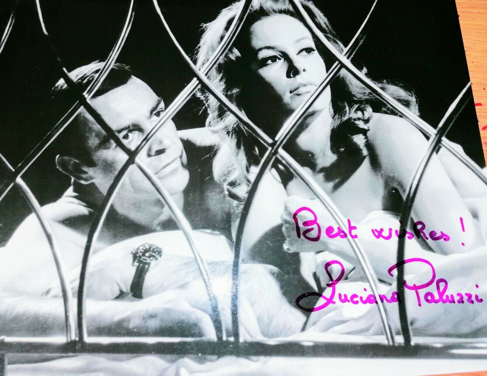 LUCIANA PALUZZI SIGNED B X W 8 x10 1965 JAMES BOND FILM THUNDERBALL Photo Poster painting