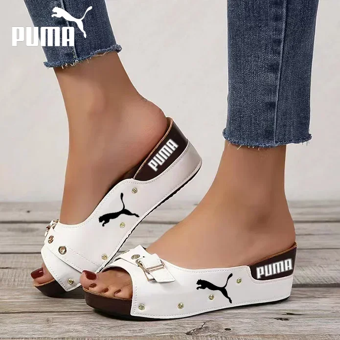 Új Puma magassarkú szandál