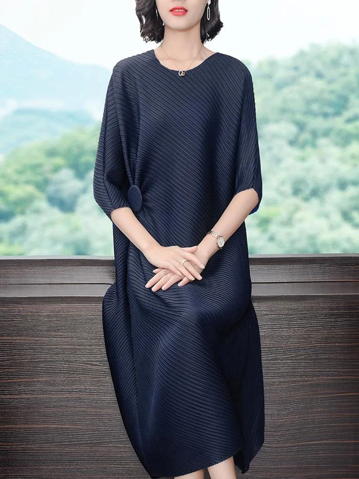 Elegant and fashionable pleated dress