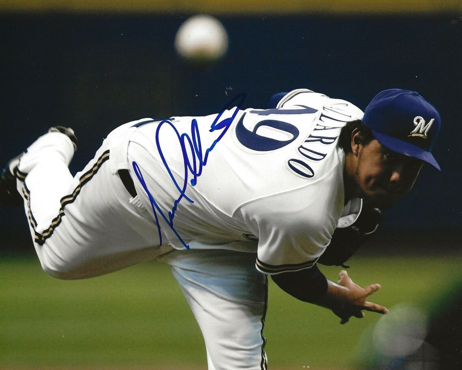 Yovani Gallardo signed Milwaukee Brewers 8x10 Photo Poster painting autographed