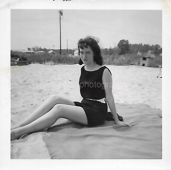 Found Photo Poster paintinggraph bw BEACH GIRL Original Portrait PRETTY WOMAN 19 47 E