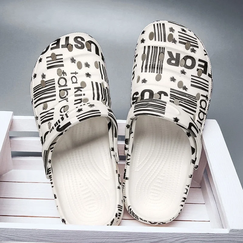 Men Clogs Sandals Summer Outdoor Slippers Cholas Beach Aqua Shoes Men Slip On FlipFlops Garden Sandals Casual Shoes Water Shoes