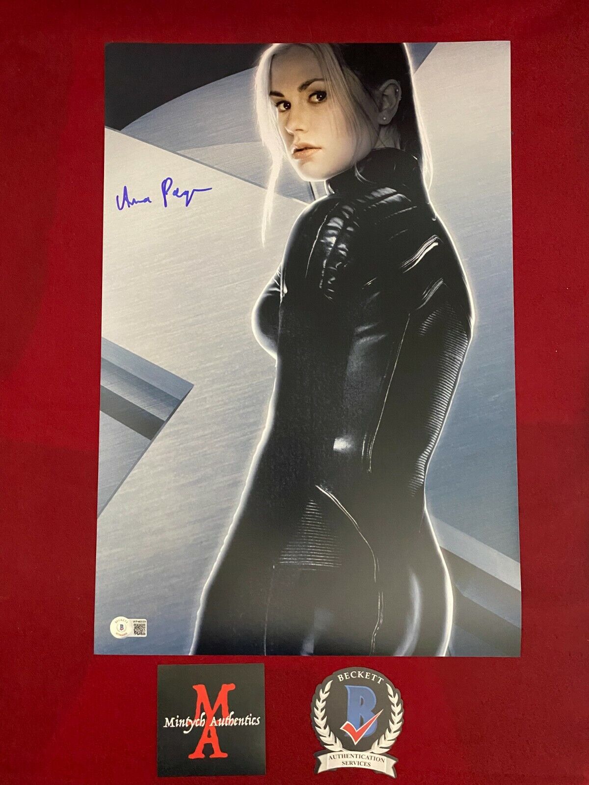 ANNA PAQUIN AUTOGRAPHED SIGNED 12x18 Photo Poster painting! X-MEN! ROGUE! BECKETT COA!