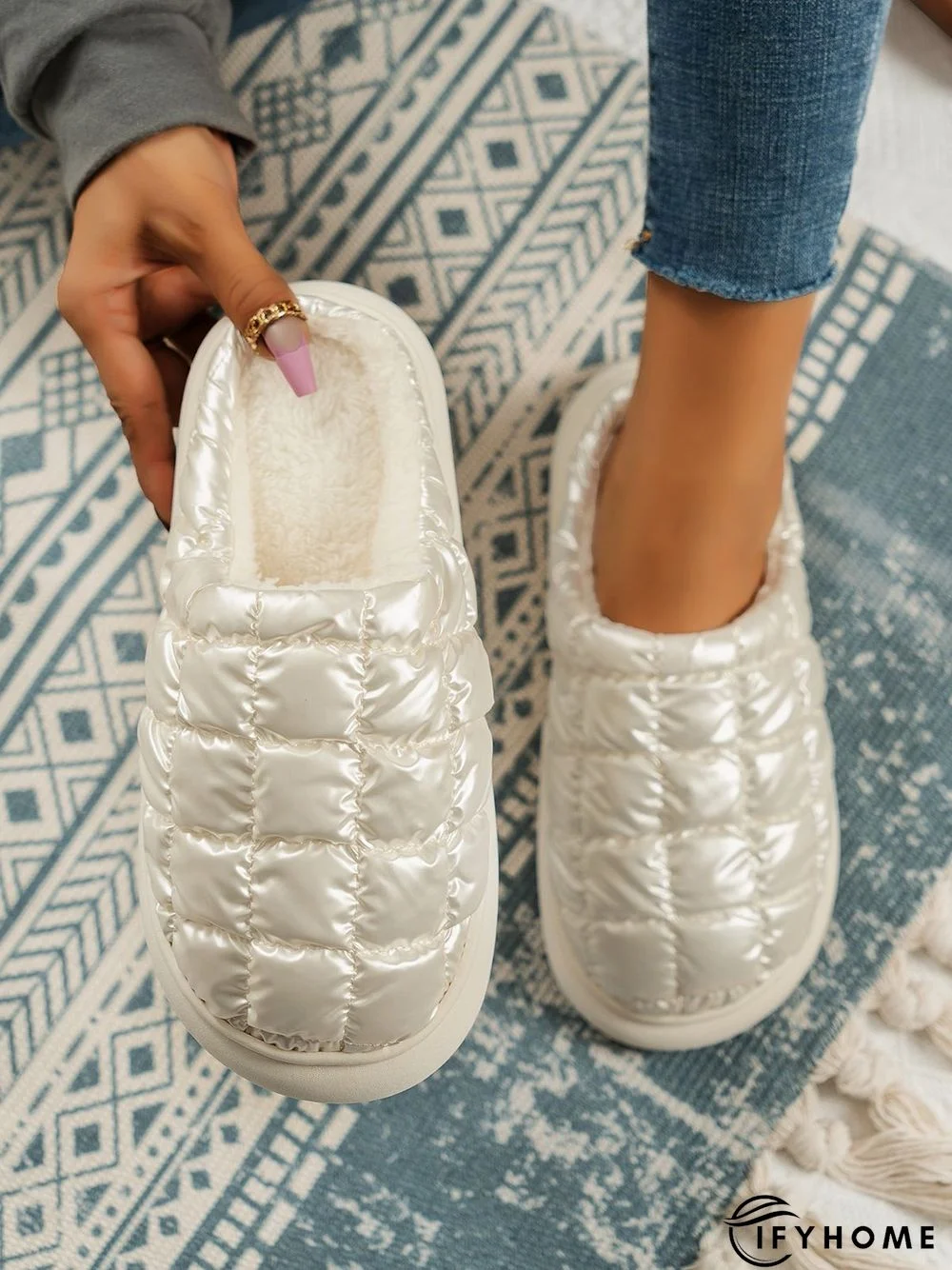 Thermal Lined Quilted Bedroom Slippers | IFYHOME