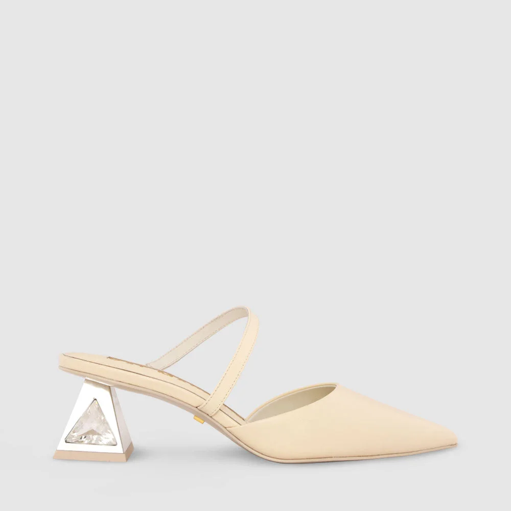 Aisha Pumps