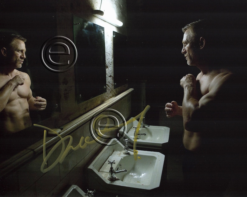 Daniel Craig 007 Skyfall Autographed Signed Photo Poster painting 8 x 10 print Photo Poster painting picture poster wall art autograph