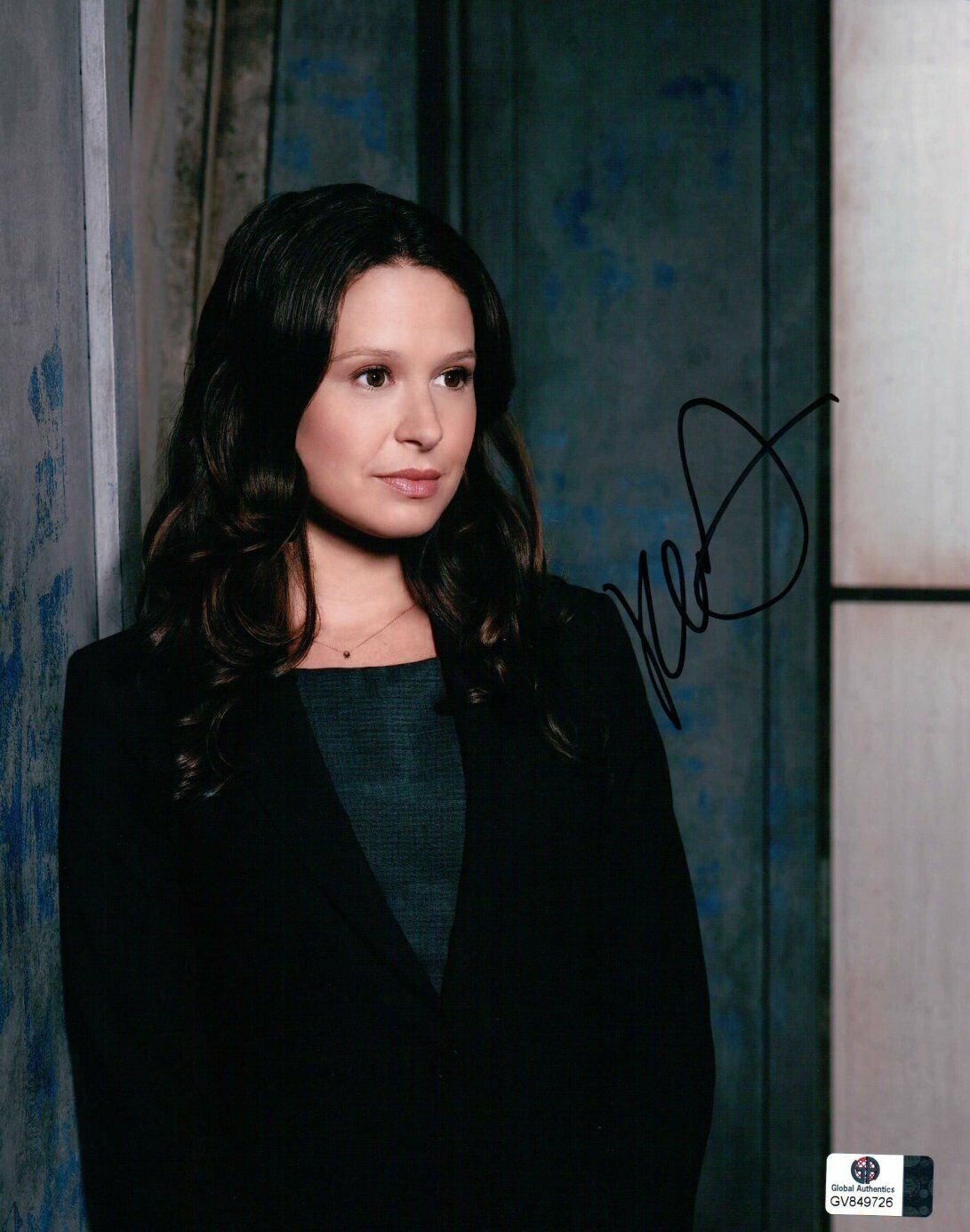 Katie Lowes Signed Autographed 8X10 Photo Poster painting Gorgeous Sexy Black Outfit GV849726