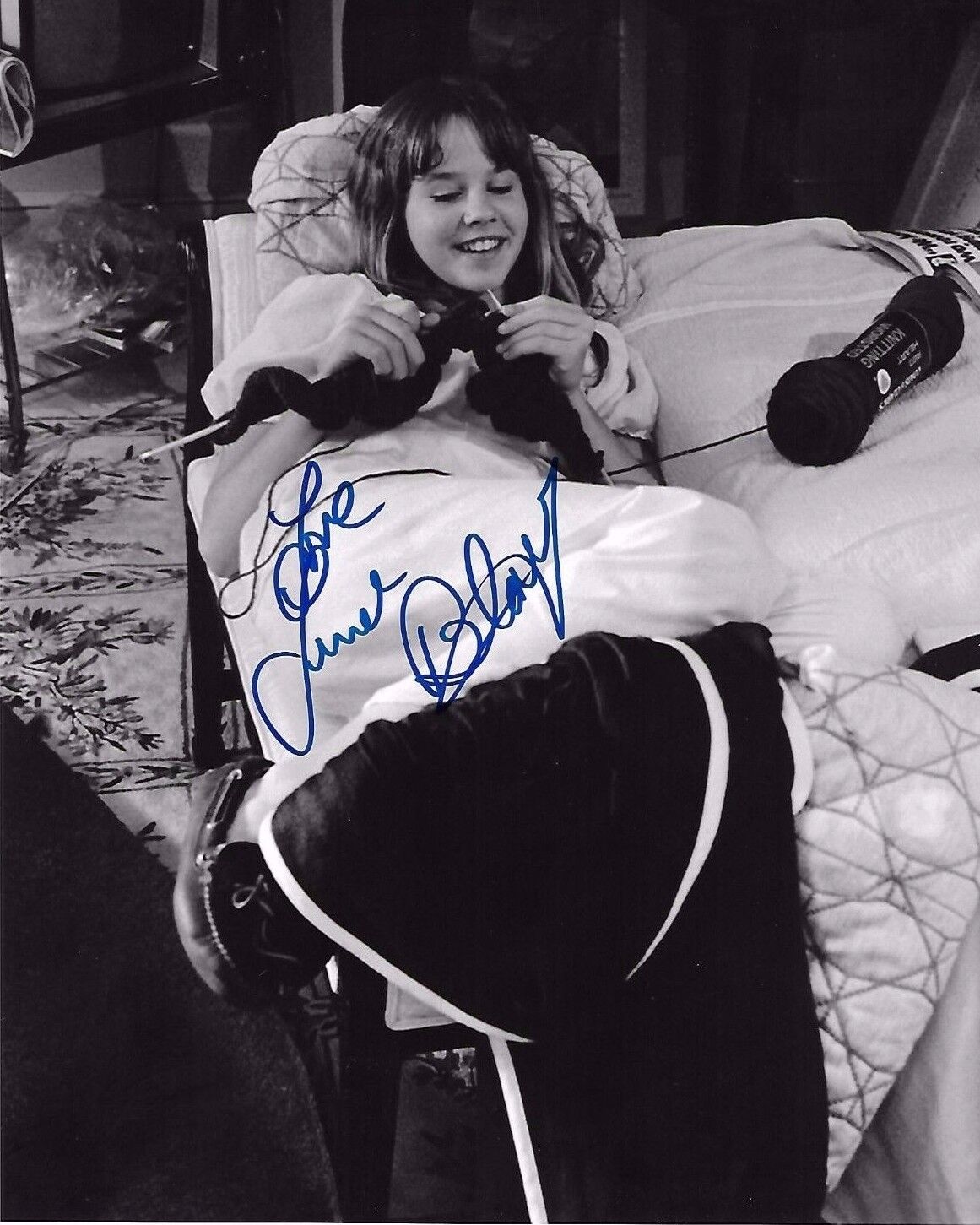 Linda Blair Signed 8x10 Photo Poster painting - REGAN from The Exorcist - RARE IMAGE! H314