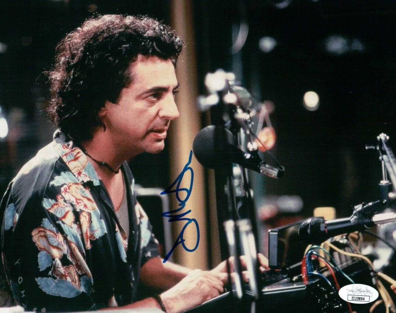 Joe Mantegna Signed Autographed 8X10 Photo Poster painting Vintage in Studio JSA II25894