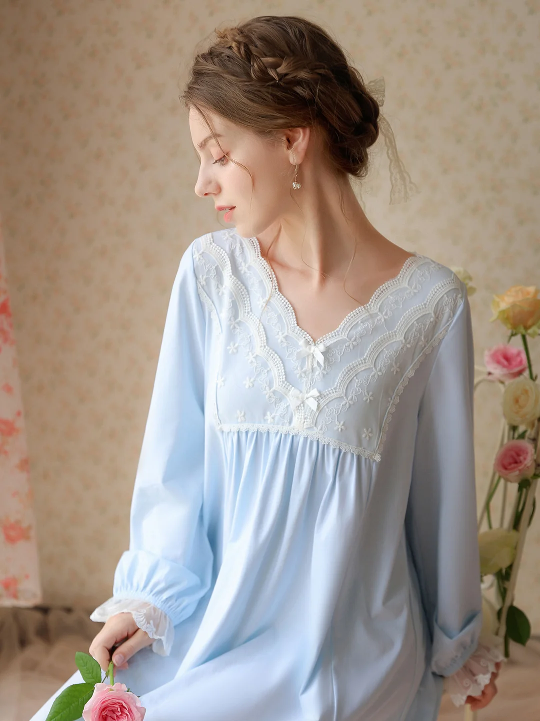 French Lace Princess Vintage V-neck Long Sleeves One-piece Nightgown