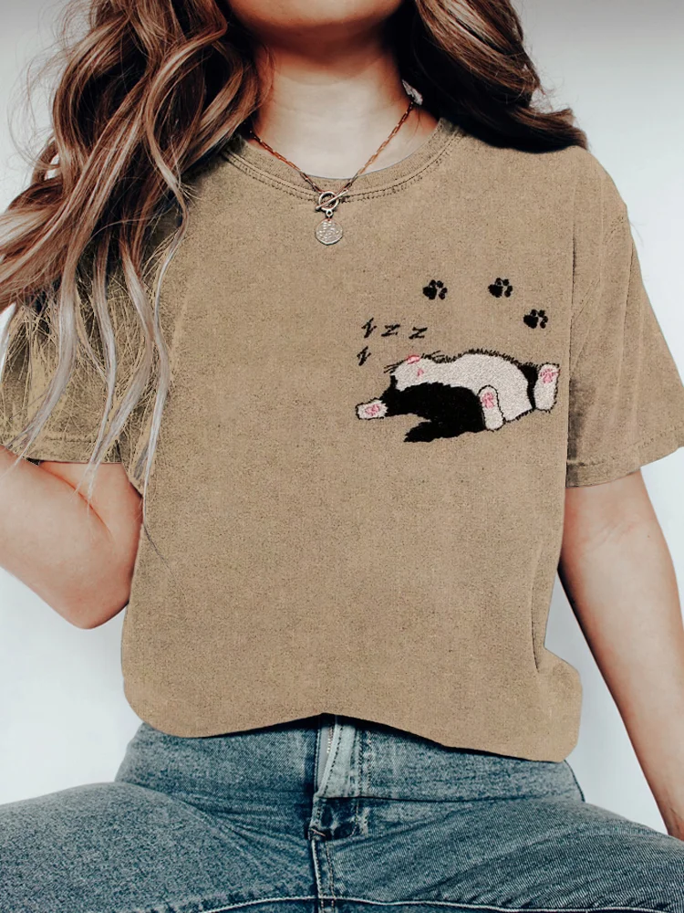 Sleeping Cat Embroidered Print Vintage T-Shirt
