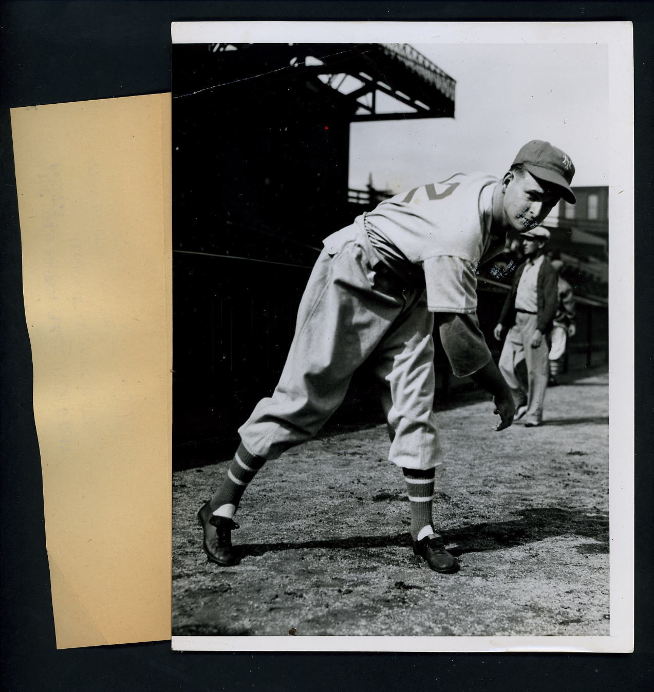 Tom Baker pitching pose 1937 World Series Press Wire Photo Poster painting New York Giants