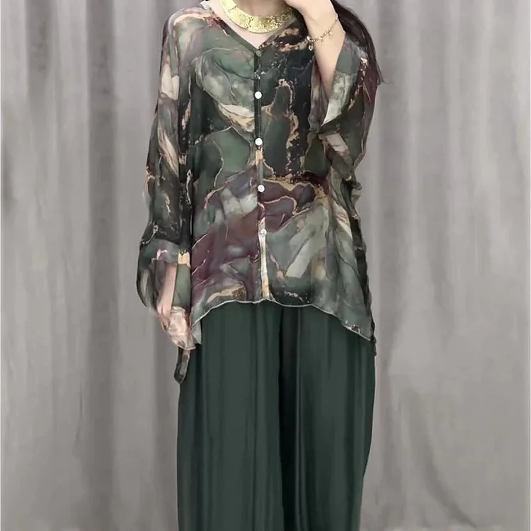 ✨Casual V-neck Printed Three Piece Suit 