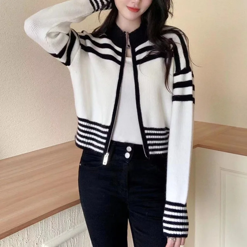 Churchf Churchf People Wear Fashionable Standing Collar Short Knit Female Autumn Design Sense Contrast Color Zipper Striped Sweater Sweater