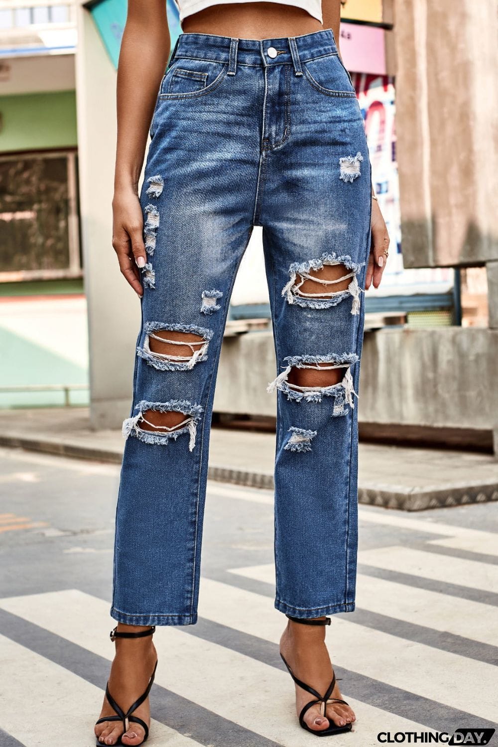 Distressed Buttoned Jeans with Pockets